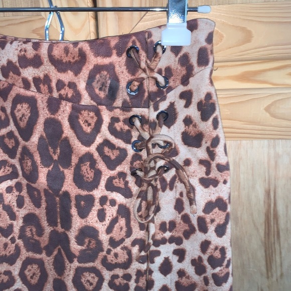 Hayden Los Angeles brown cheetah leopard printed faux suede skirt size M - Picture 2 of 4